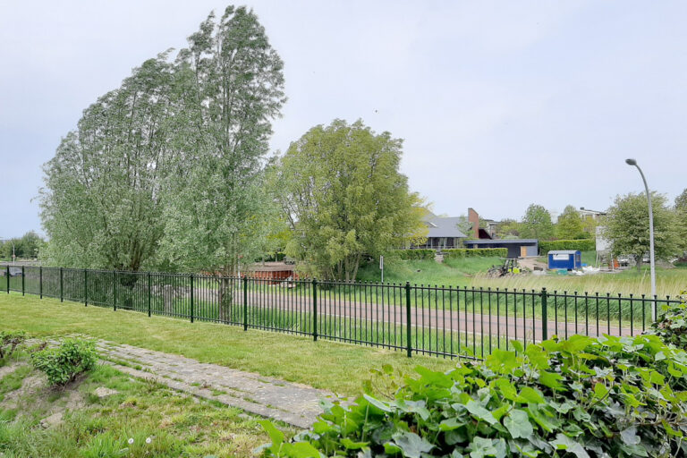 Stalen sierhekwerk op maat geplaatst door Hekwerkkampen.nl