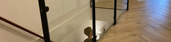 Glazen balustrade trap