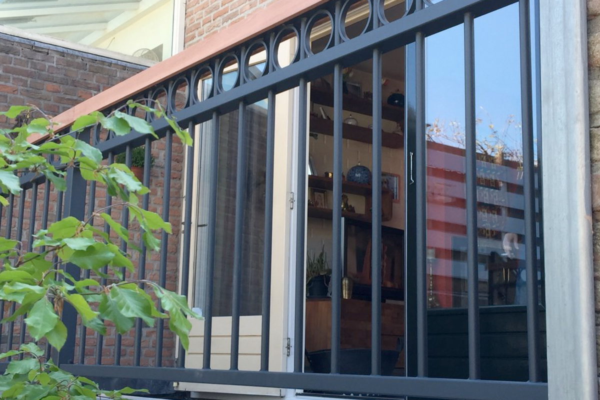 Stalen balustrade laten plaatsen