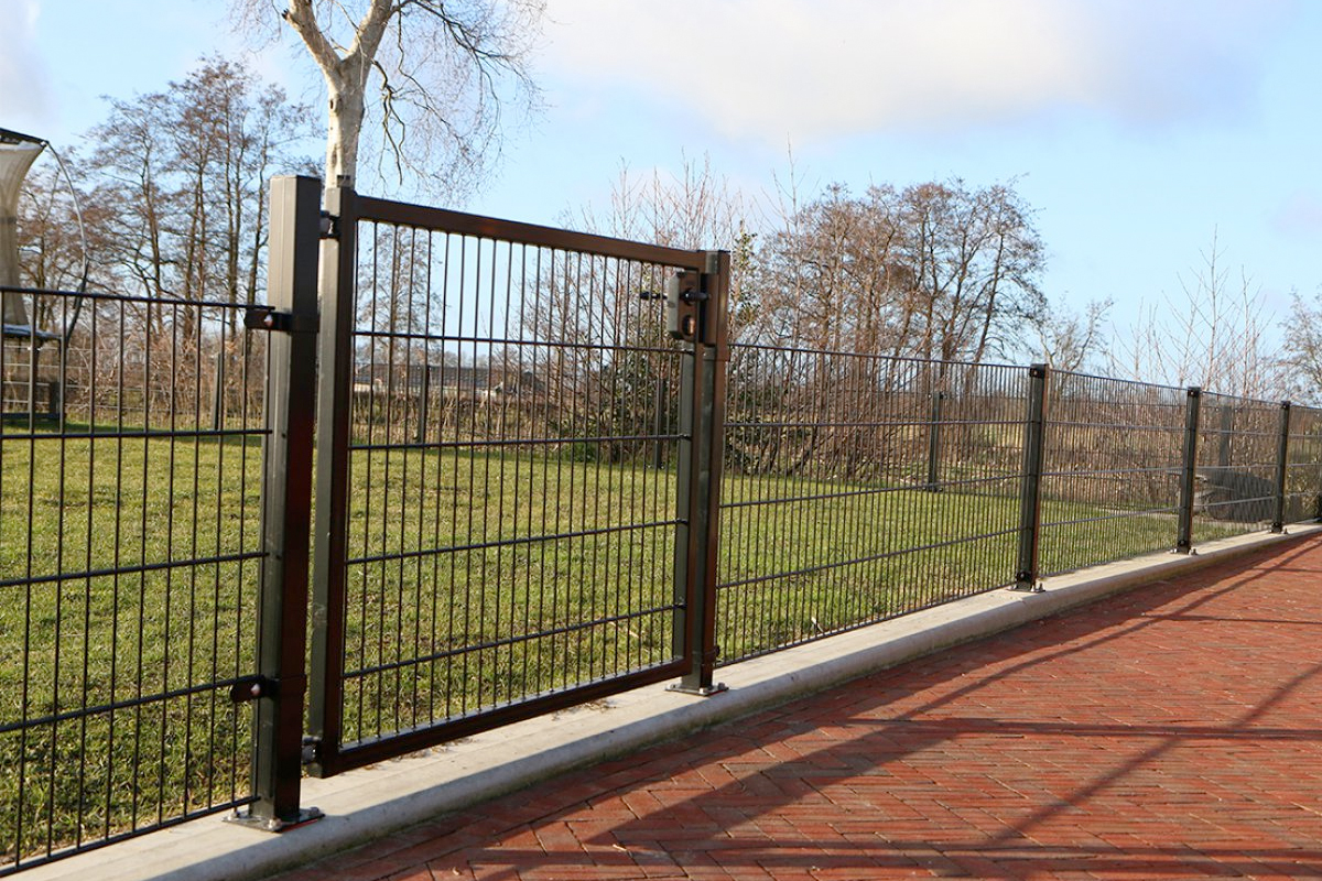 Zelf hekwerk plaatsen of uitbesteden