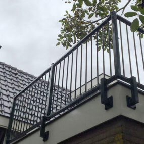 Zelf je oude balkonhek verwijderen