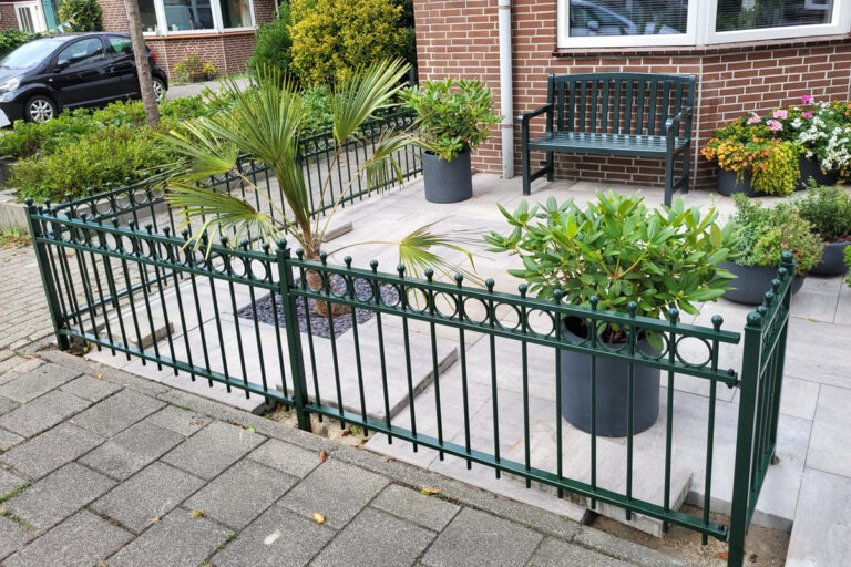 Stalen sierhekwerk op maat geplaatst door Hekwerkkampen.nl