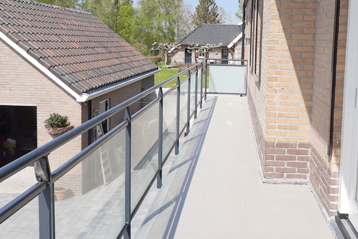 Glazen balustrade in IJsselmuiden