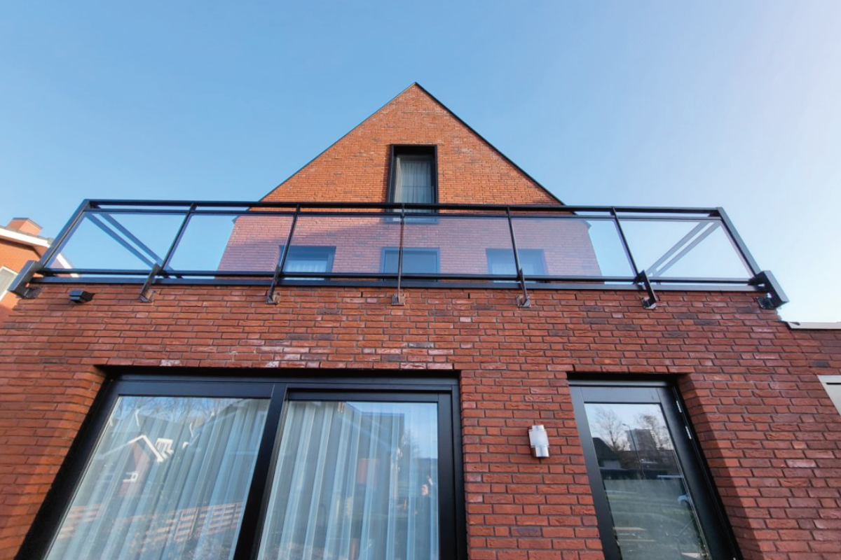Glazen balustrade laten monteren