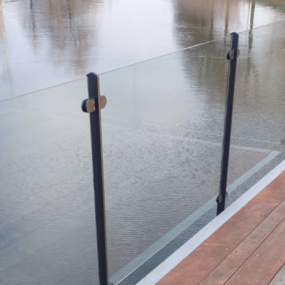 Glazen balustrade in Almelo