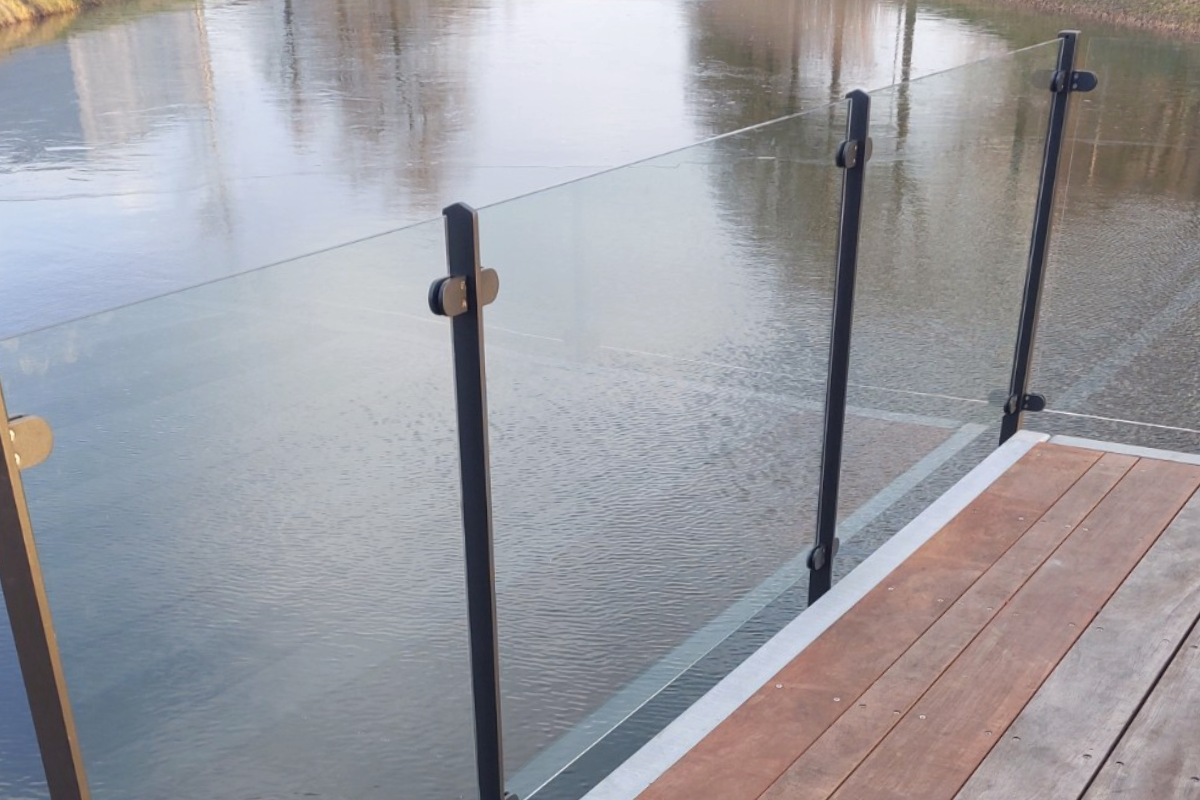 Glazen balustrade in Almelo