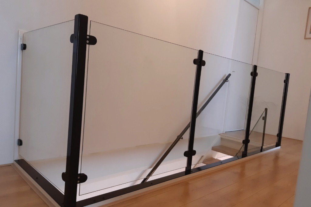 Glazen balustrade in Almelo