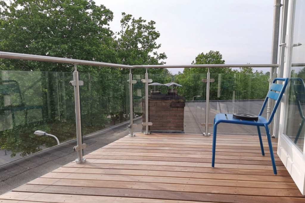 Glazen balustrade in Genemuiden