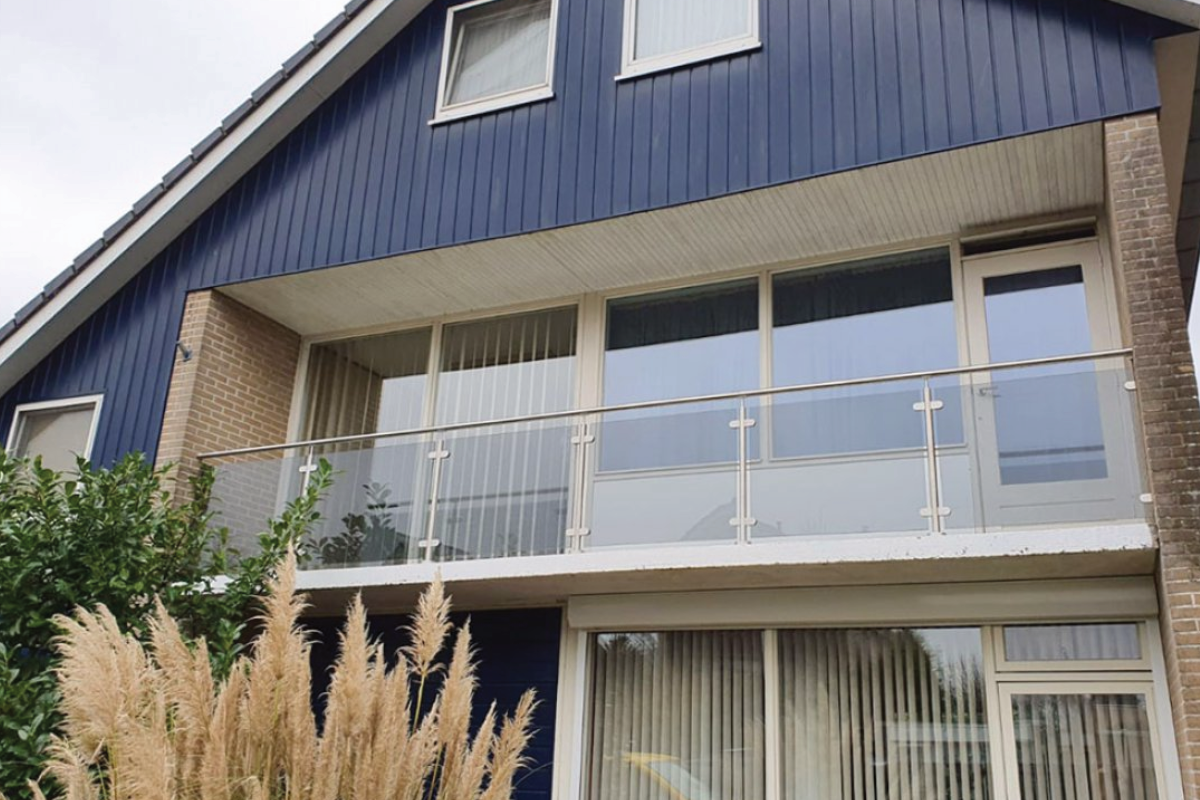 Glazen balustrade in Genemuiden