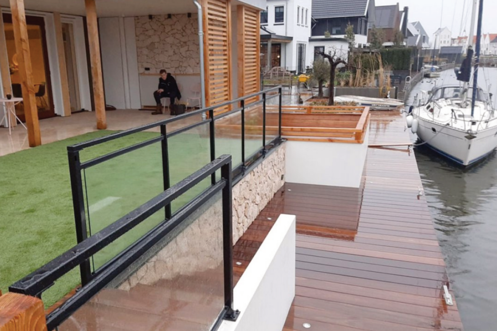 Glazen balustrade in Hengelo