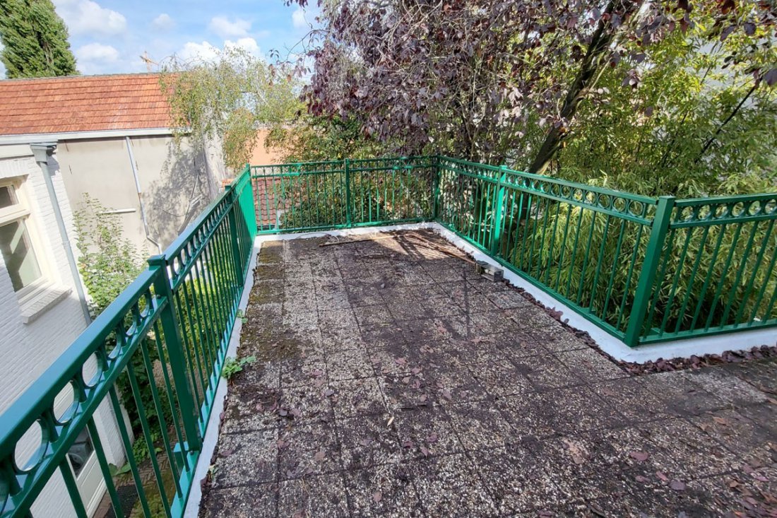 Voetplaat met ankers van een stalen balustrade