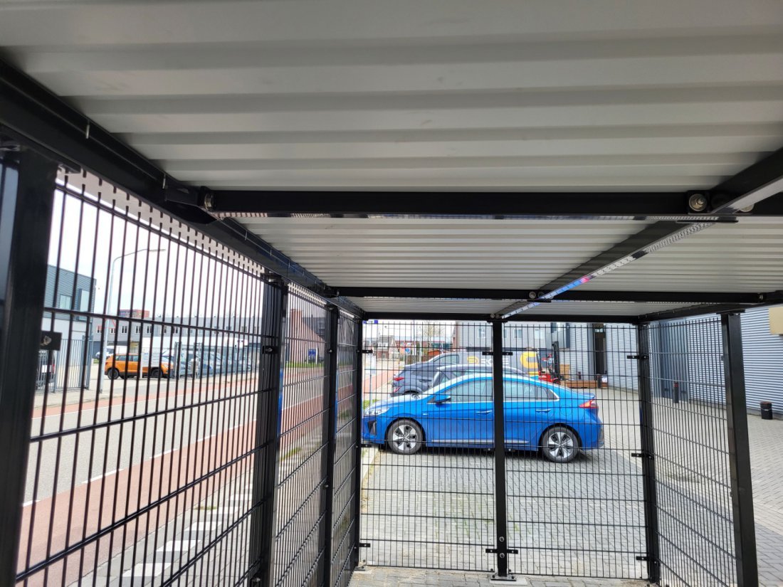 Dak van een stalen fietsenstalling FS01