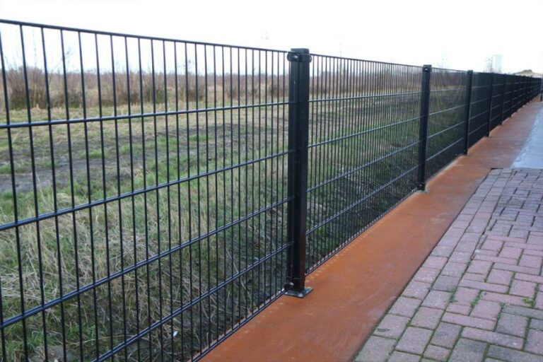 Dubbelstaafmat hekwerk geplaatst door Hekwerkkampen.nl
