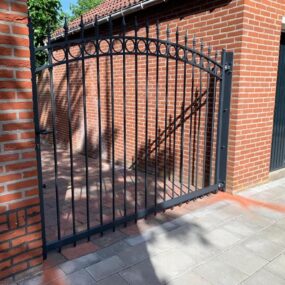 Dubbele inrijpoort op maat