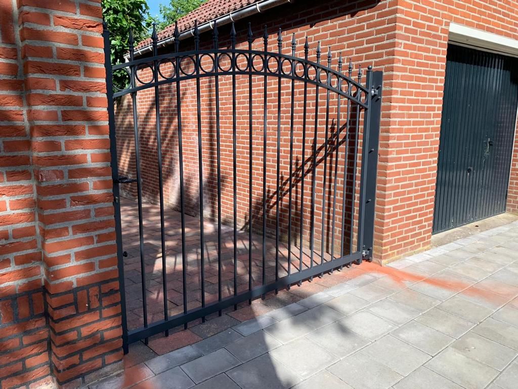 Dubbele inrijpoort op maat