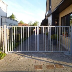 Geautomatiseerde stalen poort