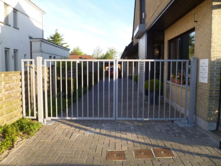 Geautomatiseerde stalen poort