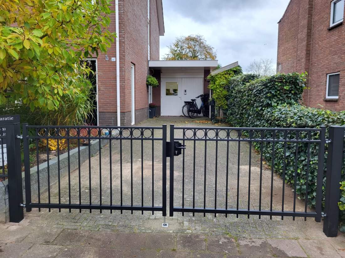 Dubbele stalen poort op maat