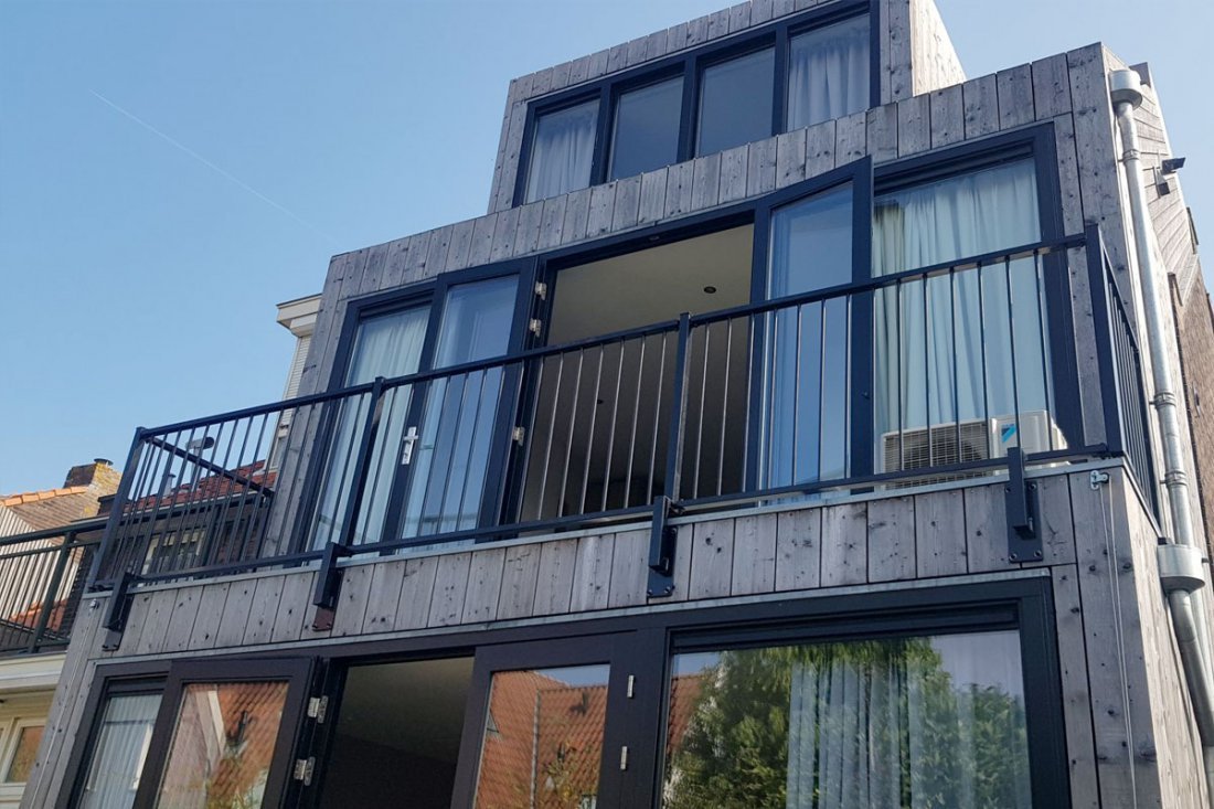 Stalen balustrade met strak afgewerkte lasverbindingen