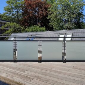 Glazen Balustrade G04 op een balkon