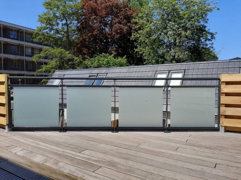 Glazen Balustrade G04 op een balkon