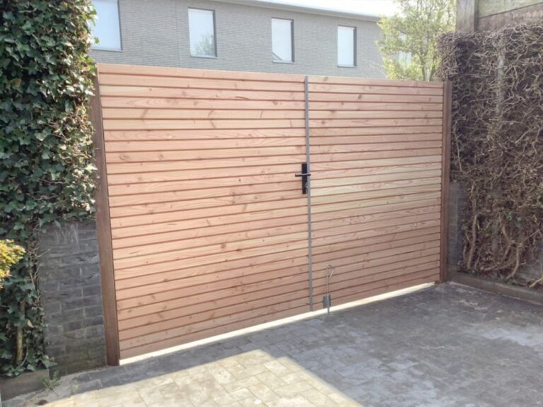 Poort met houten vulling van staal op maat