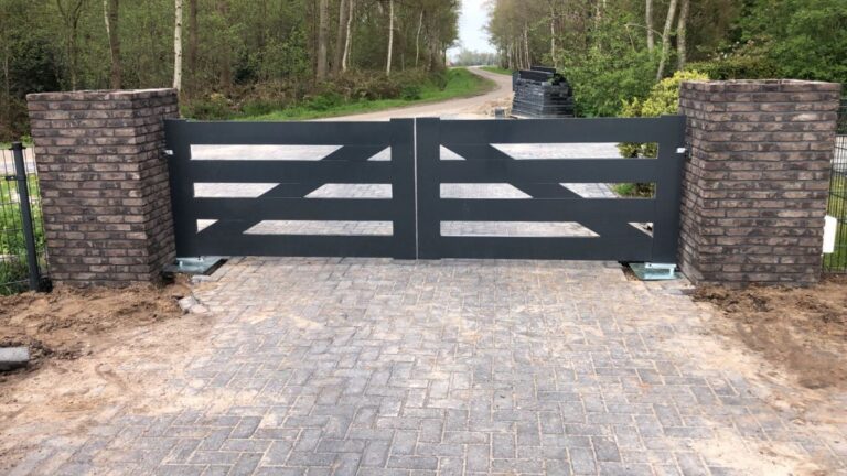 Dubbele draaipoort van staal op maat