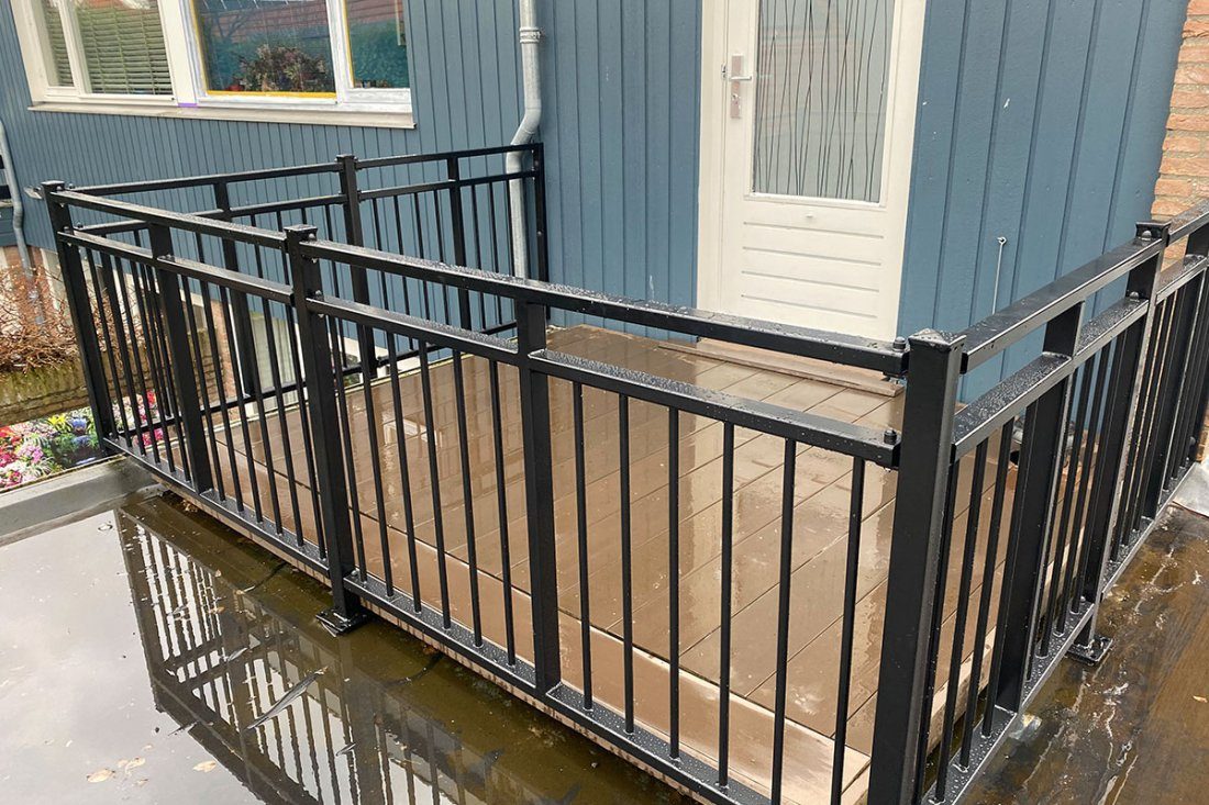 Stalen balustrade met beschermende coating buiten
