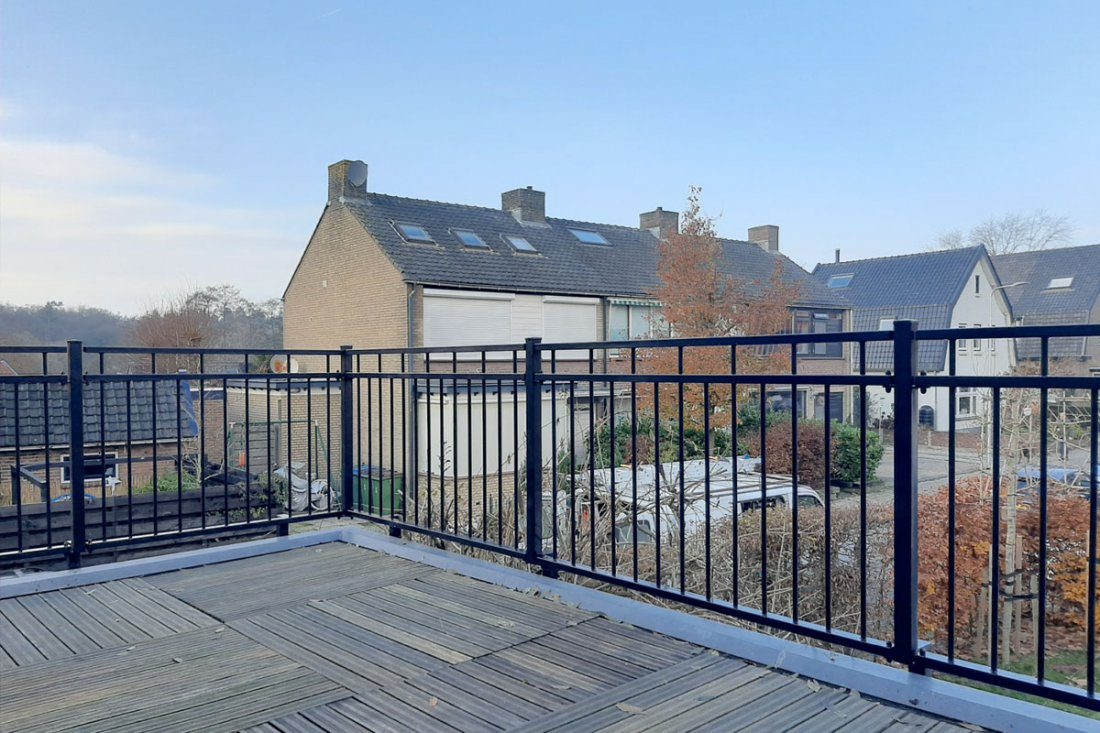 Balustrade van staal en glas met vrij uitzicht