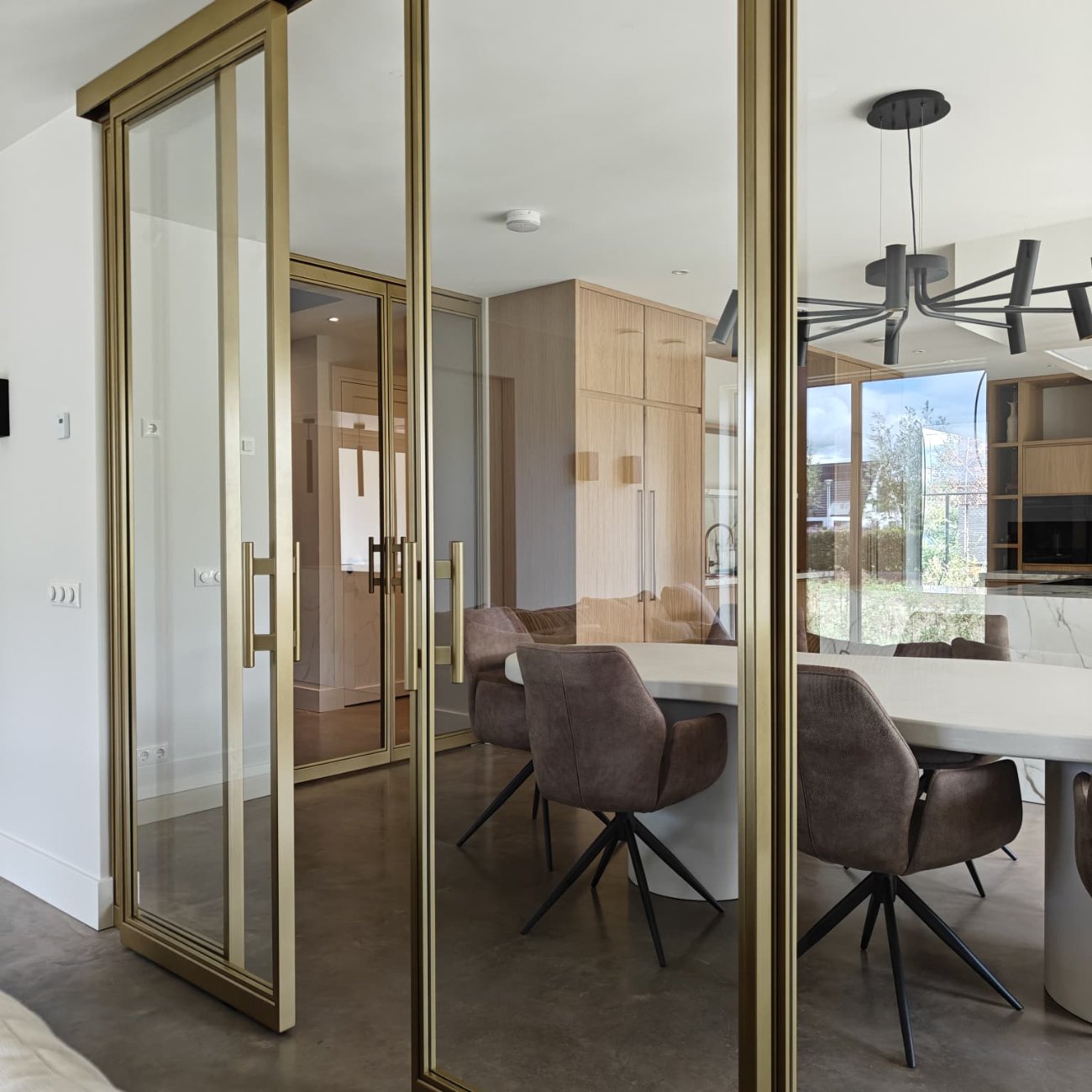 Stalen scharnierdeur met glas