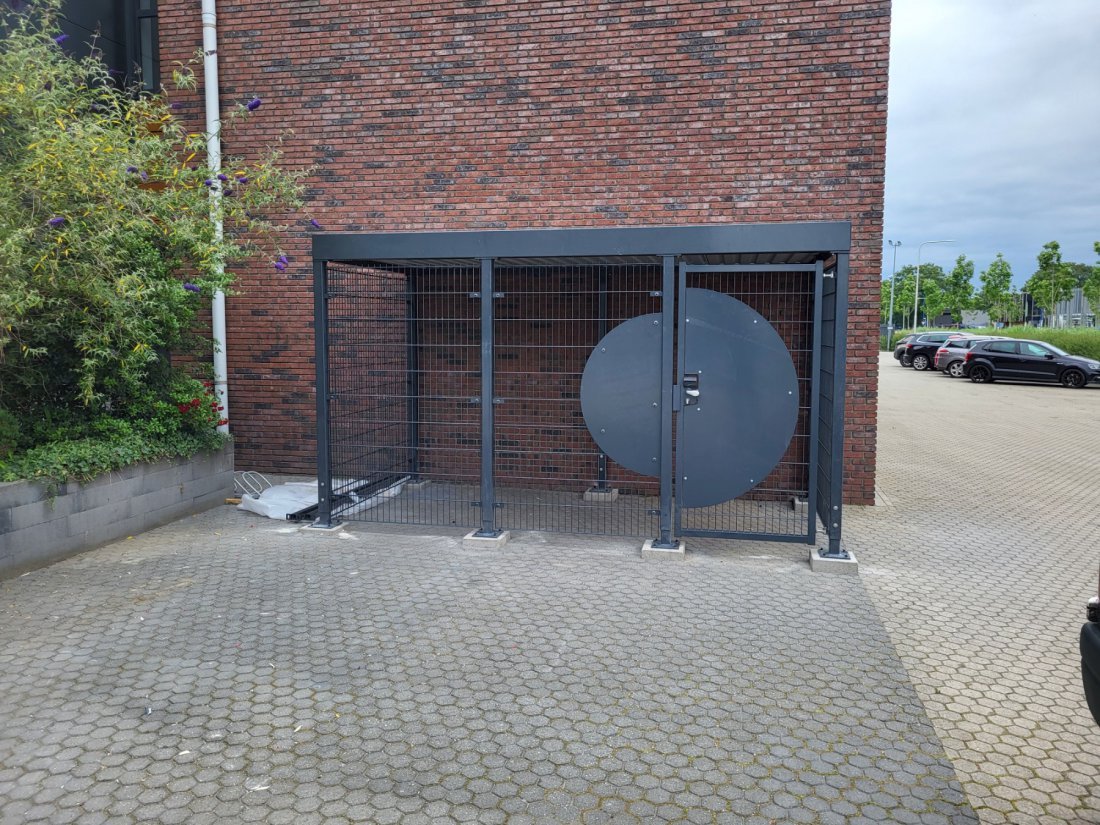 Fietsenstalling FS01 bij een bedrijfspand