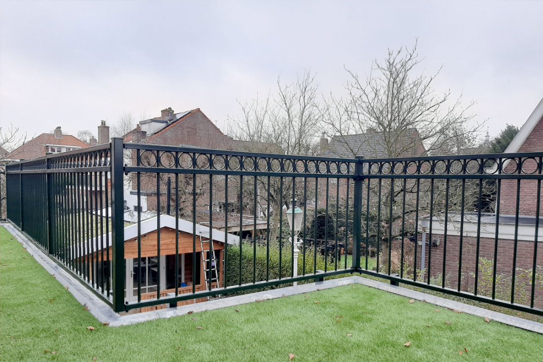 Balustrade met een strakke bovenregel