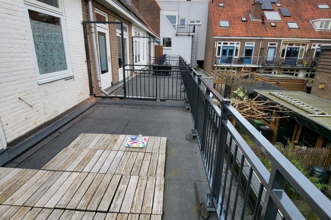 Gepoedercoate stalen balustrade in antraciet